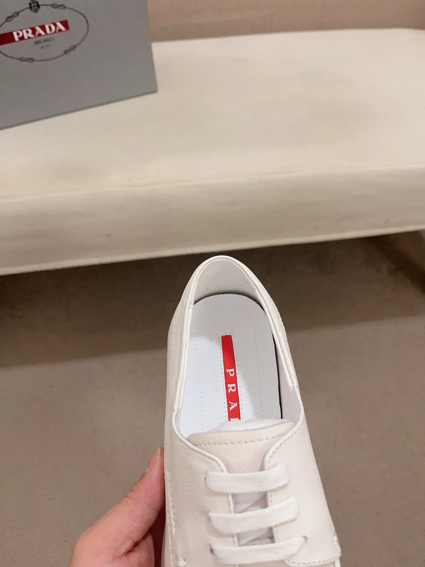 Men's shoes 💰 540💰 ✔️✔️✔️Higher version High-quality new PRADA (Prada) counters are launched at the same time. The new men's shoes and 😘 fabrics are made of high-tech glue-making technology. Lining: Full cowhide lining. 👍🏿 High-end ☄️ air-cushion molded anti-slip rubber outsole, exquisite lines, simple and elegant, comfortable and high-end for leisure travel. Code number: 38 to 44 (45 can be customized and cannot be returned or exchanged)